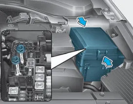 Hyundai Accent engine compartment blade type fuse replacement steps and fuse puller use